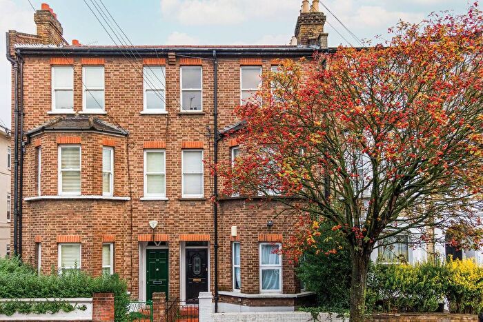 1 Bedroom Flat To Rent In Percy Road, Shepherd's Bush, London, W12