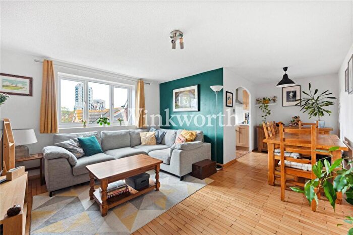 2 Bedroom Apartment For Sale In Bream Close, London, N17