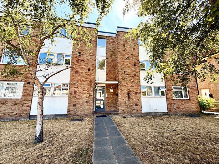 2 Bedroom Flat For Sale In Tolworth Rise South, Surbiton, Surrey., KT5