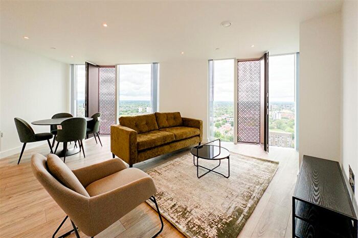 2 Bedroom Apartment To Rent In Thr, M15