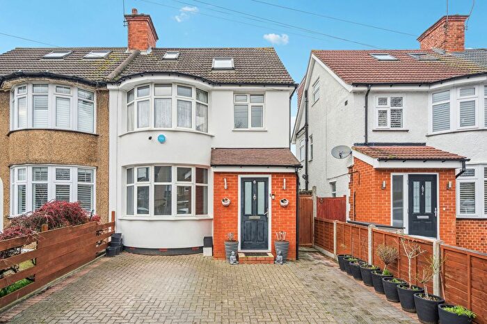 4 Bedroom Semi Detached House For Sale In Munden Grove, Watford, WD24