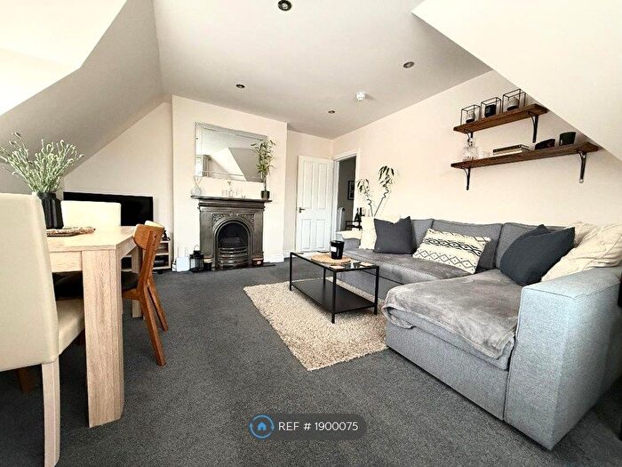 2 Bedroom Flat To Rent In High Street, Rottingdean, Brighton, BN2
