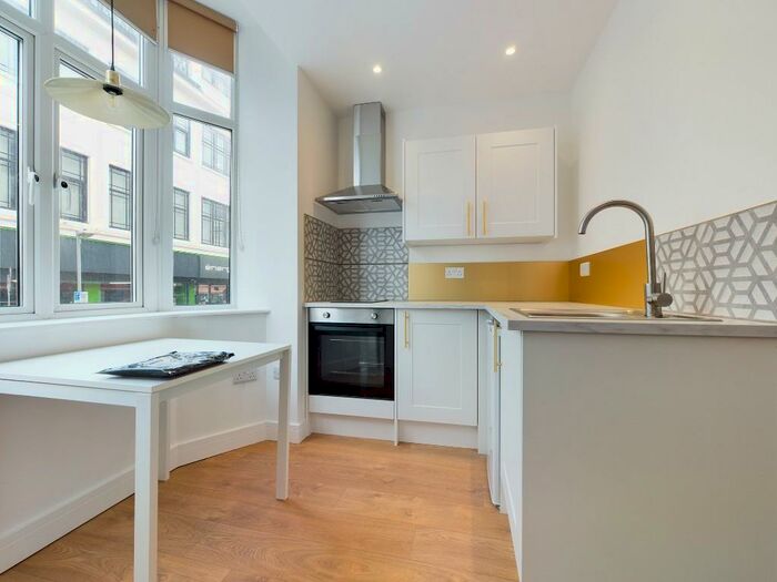 Studio To Rent In Castle Street, BN1