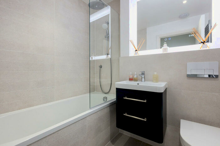 1 Bedroom Ground Flat To Rent In North Road, RH2