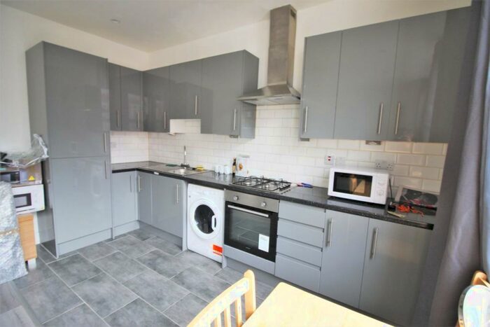 2 Bedroom Flat To Rent In High Road Leyton, London, E10