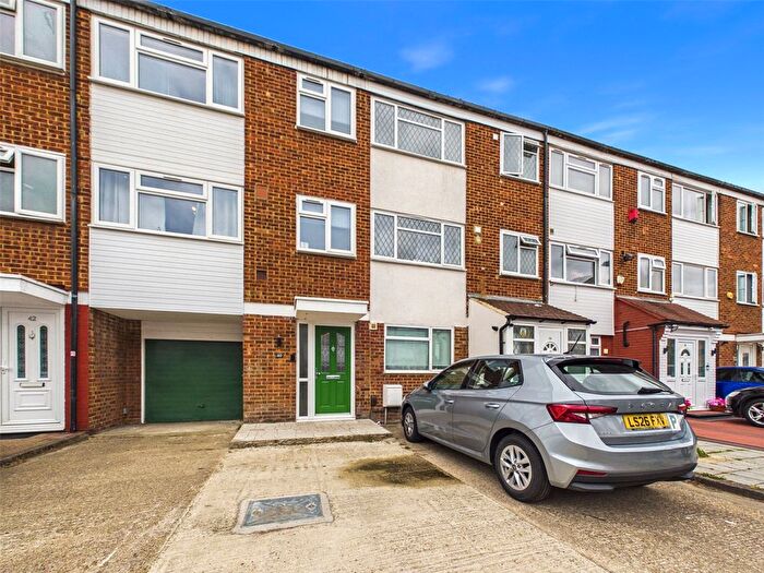 3 Bedroom Town House To Rent In Dunedin Way, Hayes, UB4