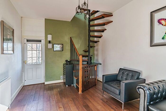 1 Bedroom Flat For Sale In Woodlands Road, Redhill, Surrey, RH1