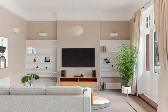 2 Bedroom Flat To Rent In Ashworth Mansions, Elgin Avenue, W9