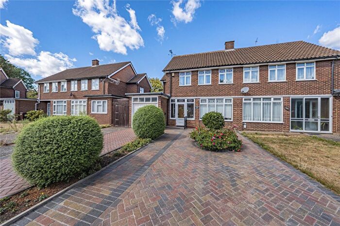3 Bedroom Semi-Detached House For Sale In Twickenham Road, Isleworth, TW7