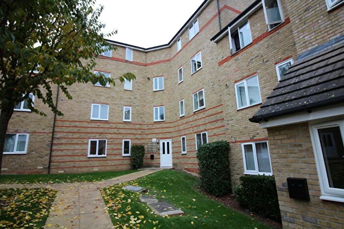 2 Bedroom Flat To Rent In Rookes Crescent, Chelmsford, CM1