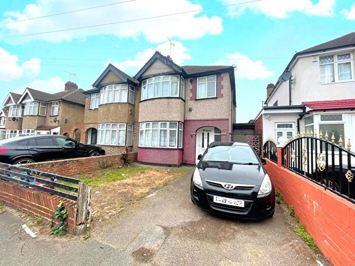 3 Bedroom Semi-Detached House For Sale In Willow Gardens, Hounslow, Greater London, TW3