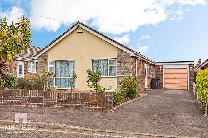 3 Bedroom Detached Bungalow For Sale In Montrose Drive, Bournemouth, BH10