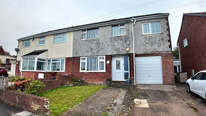 4 Bedroom Semi-detached House For Sale In Severn Road, Pontllanfraith, NP12