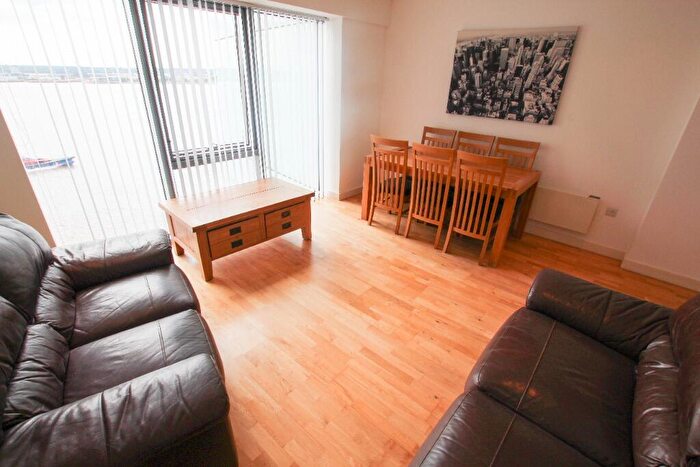 2 Bedroom Flat To Rent In Alexandra Tower, Princes Parade, L3