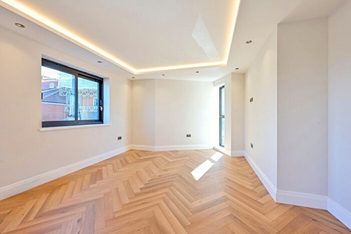 2 Bedroom Flat To Rent In Hazlewood Avenue, Morden, SM4