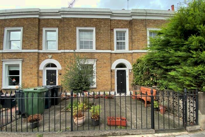 2 Bedroom Flat To Rent In Claylands Road, London, SW8