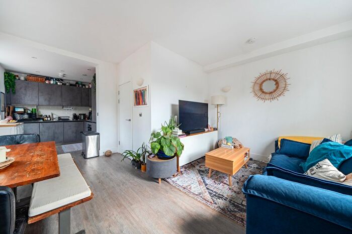 2 Bedroom Flat For Sale In Wells Park Road, London, SE26