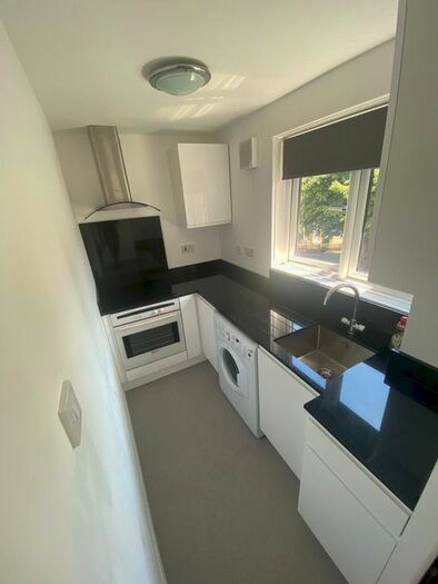 1 Bedroom Flat To Rent In Woodfield Close, Enfield, EN2