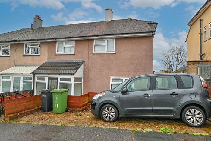 3 Bedroom Semi-Detached House For Sale In Leominster Road, Paulsgrove, PO6