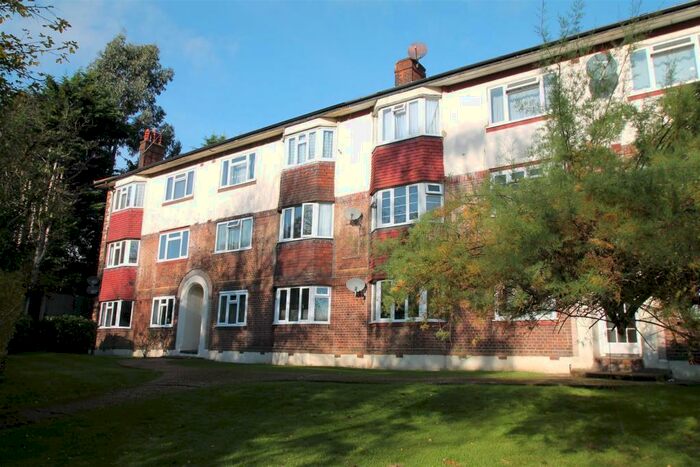 2 Bedroom Flat To Rent In Hadley Hall, Lynwood Grove, London, N21