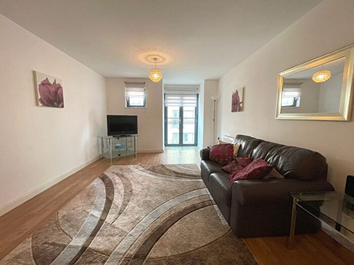 2 Bedroom Flat To Rent In St Stephens Court, Swansea, SA1