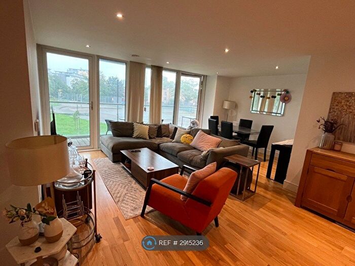 3 Bedroom Flat To Rent In The Crescent, London, SE8