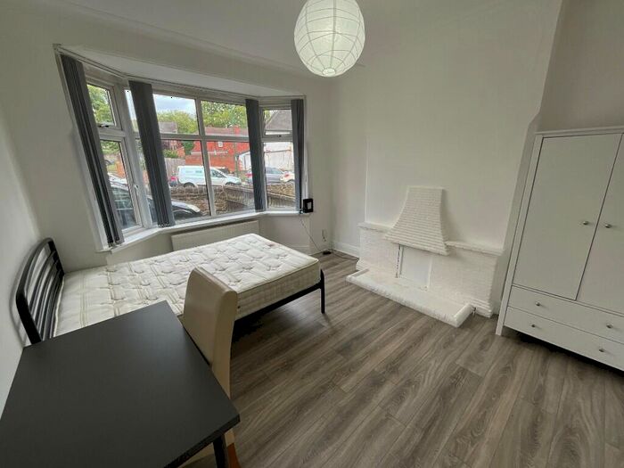 4 Bedroom Semi-Detached House To Rent In Lenton Boulevard, Nottingham, Nottinghamshire, NG7