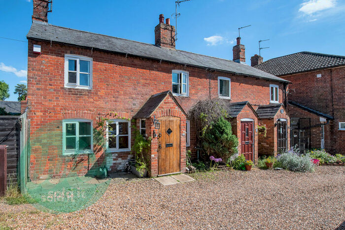 3 Bedroom Cottage For Sale In Bishopstone, HP17