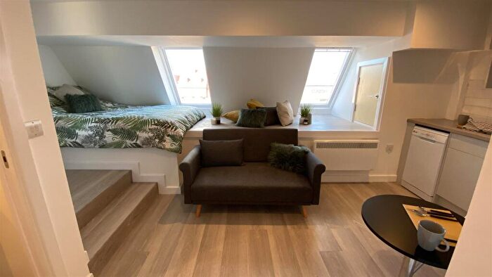 Studio To Rent In Barrett - Ref, CT1