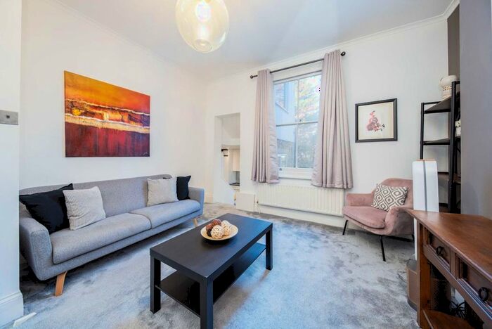2 Bedroom Flat To Rent In Edith Road, London, W14