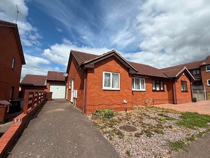 2 Bedroom Semi-Detached Bungalow For Sale In Hedgeway, East Hunsbury, Northampton, NN4