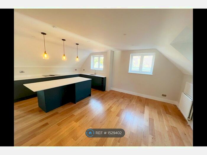 2 Bedroom Flat To Rent In Princes Way, London, SW19