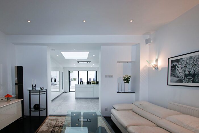 2 Bedroom Cottage For Sale In Medfield Street, Putney, SW15