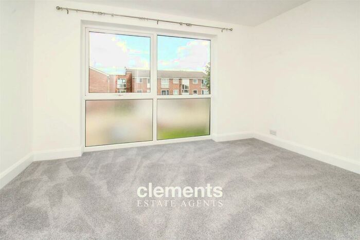 1 Bedroom Flat To Rent In Burns Drive, Hemel Hempstead, HP2