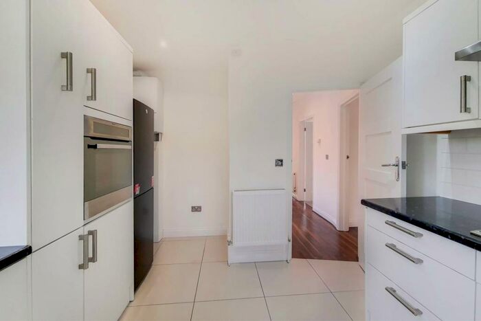 2 Bedroom Flat To Rent In Stanmore Hill, Stanmore, HA7