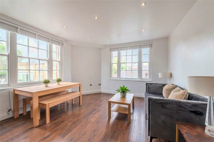 2 Bedroom Flat To Rent In Waterloo House, Byron Street, E14