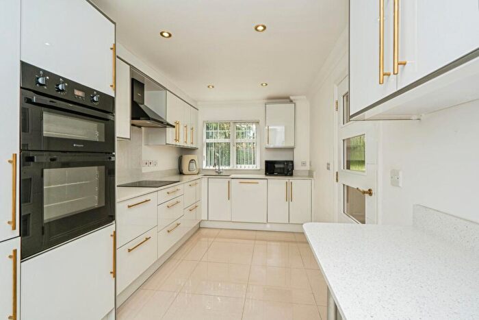 4 Bedroom Terraced House For Sale In Loxley Close, Byfleet, West Byfleet, Surrey, KT14