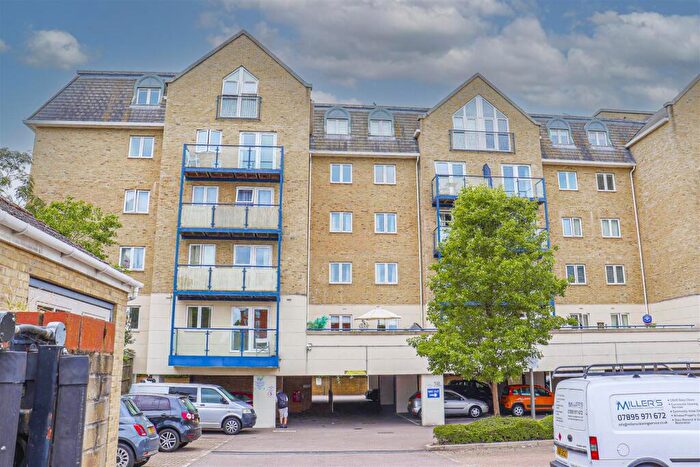 2 Bedroom Apartment To Rent In Clarence Lodge, Taverners Way, Hoddesdon, Herts, EN11