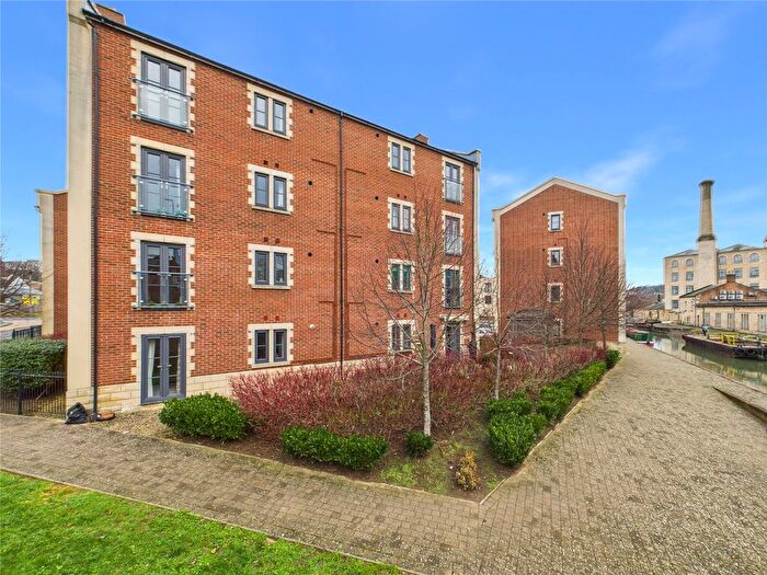 1 Bedroom Flat For Sale In Greenaways, Ebley, Stroud, Gloucestershire, GL5