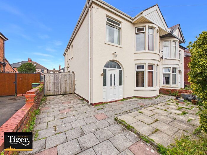 4 Bedroom Semi-Detached House For Sale In Kenilworth Gardens, Blackpool, FY4