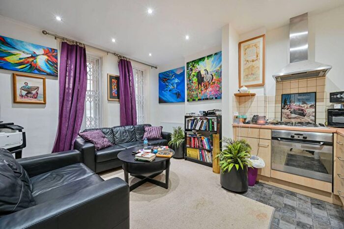 2 Bedroom Flat To Rent In Addison Bridge Place, West Kensington, London, W14