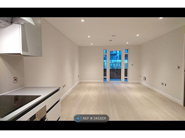 3 Bedroom Flat To Rent In Wharf Road, London, N1