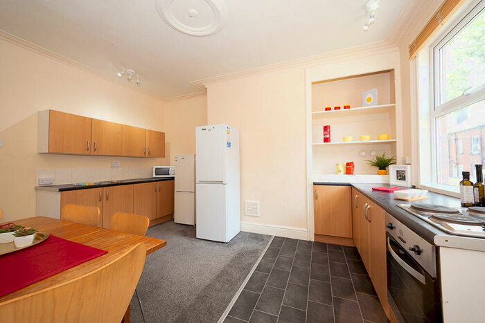 5 Bedroom Terraced House To Rent In Hessle Terrace, Hyde Park, Leeds, LS6