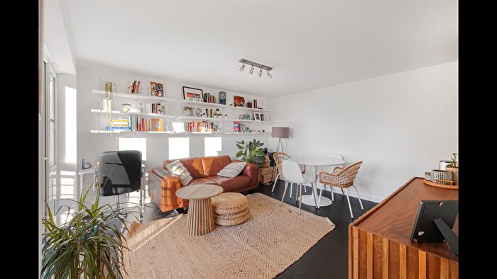 1 Bedroom Flat For Sale In St. Georges Way, Peckham, London, SE15