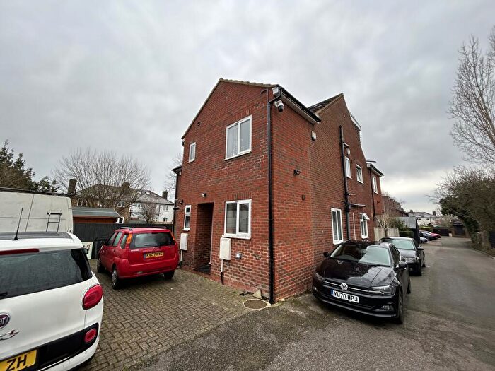 1 Bedroom Apartment To Rent In Leaf Way, St. Albans, AL1