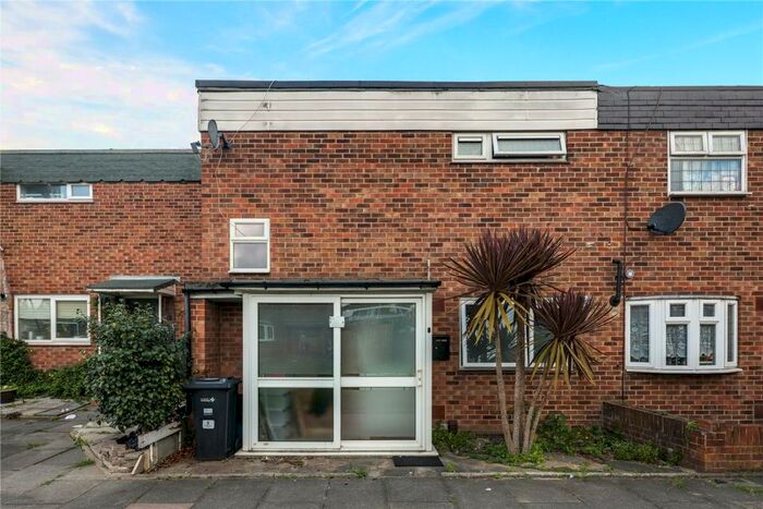 3 Bedroom Terraced House To Rent In Westmorland Close, Aldersbrook, London, E12