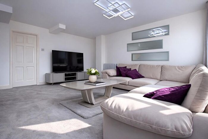 2 Bedroom Maisonette For Sale In Watling Court, High Street, Elstree, WD6