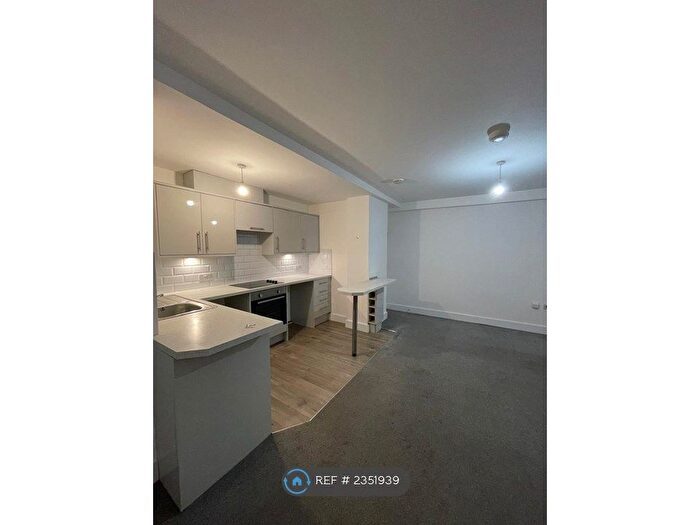 2 Bedroom Flat To Rent In Fernwood Court, Bournemouth, BH1