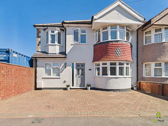 4 Bedroom Semi Detached House For Sale In Saltash Road, Welling, DA16