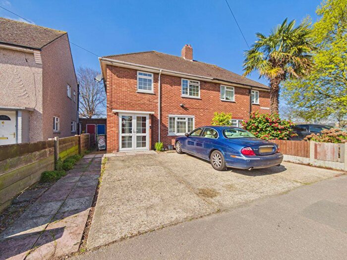 3 Bedroom Semi Detached House For Sale In Orchard Road, South Ockendon, RM15